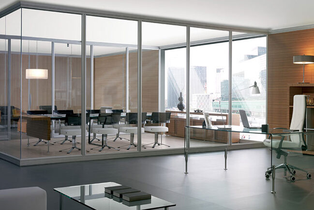 Mamparas-aluminio-vidrio-divisiones-de-ambiente-muebles-de-oficina 